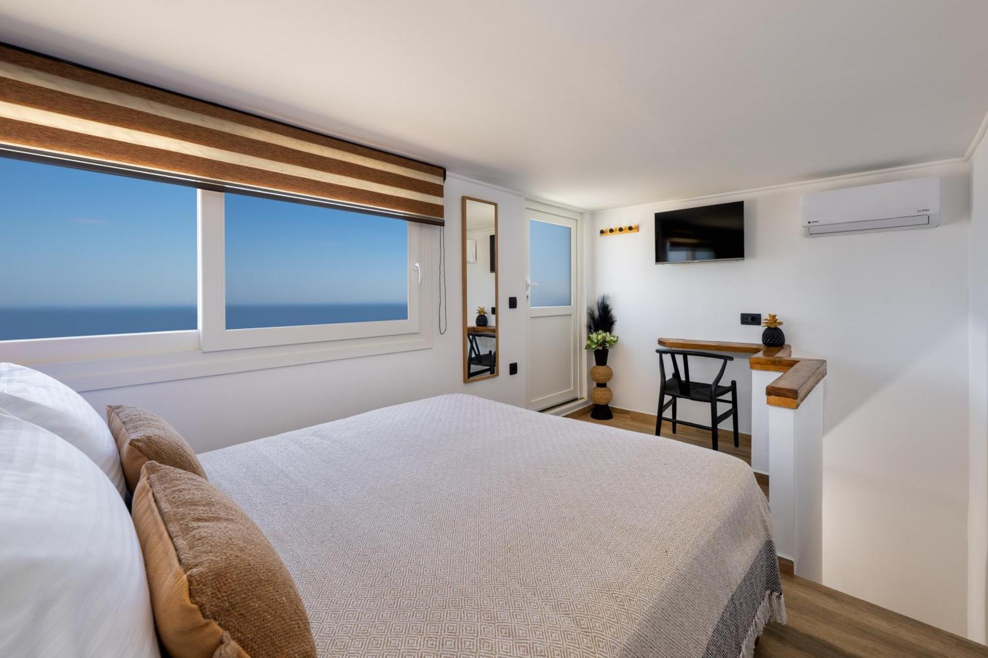 Plastiras Rooms Fira  Bagian luar foto
